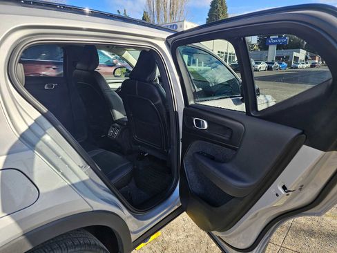 Certified 2025 Volvo XC40 B5 Plus w/ Climate Package AWD/4WD image 12
