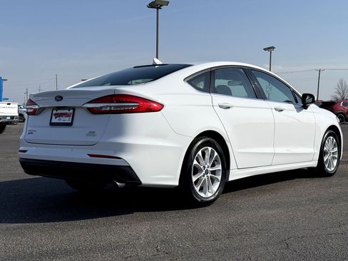 Used 2020 Ford Fusion SE image 3