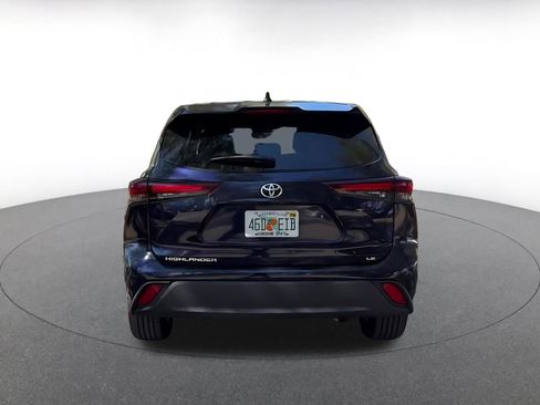 Used 2025 Toyota Highlander LE image 12