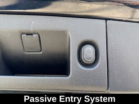 Used 2020 GMC Yukon Denali image 20