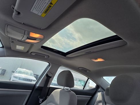 Used 2020 Hyundai Elantra Value Edition image 11