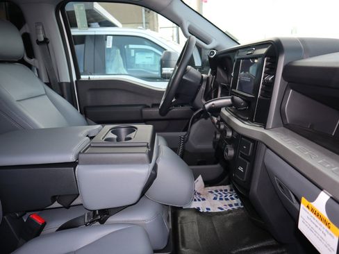 New 2026 Ford F550 4x4 Crew Cab image 17