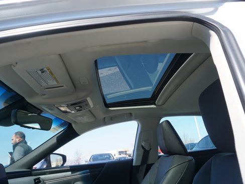 Used 2023 Lexus ES 350 w/ Premium Package image 8