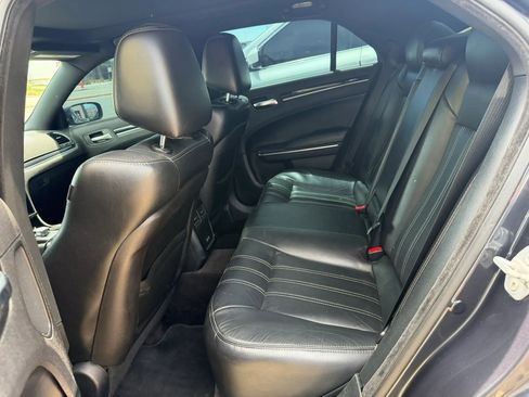 Used 2018 Chrysler 300 S w/ 300S Premium Group RWD image 13