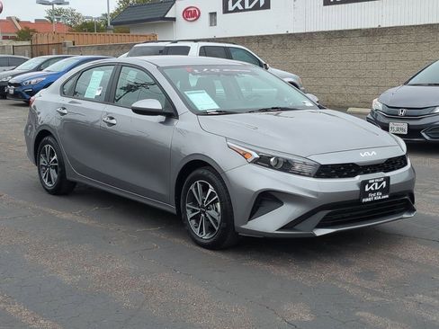 Certified 2024 Kia Forte LXS FWD image 3