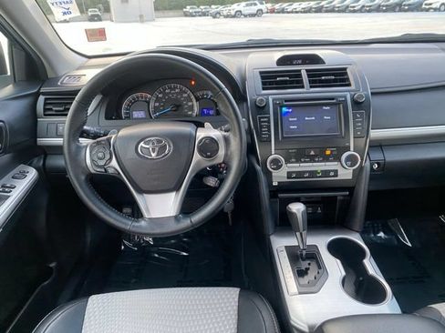 Used 2014 Toyota Camry SE FWD image 9