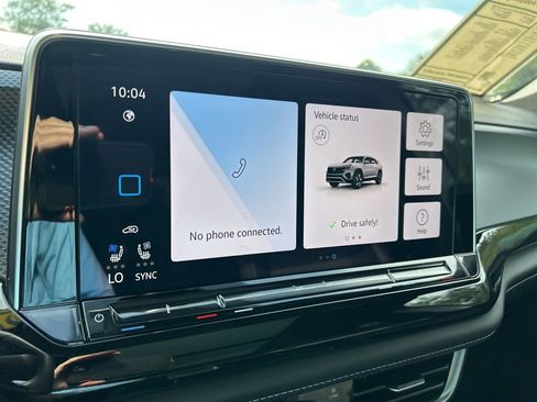 Used 2025 Volkswagen Atlas Cross Sport SEL image 29