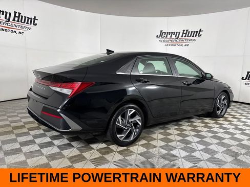 Used 2025 Hyundai Elantra SEL FWD image 6