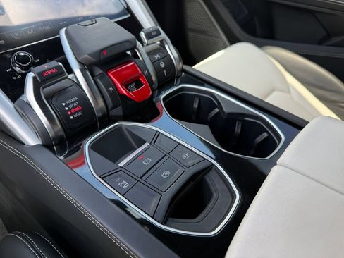 Used 2022 Lamborghini Urus AWD/4WD image 35