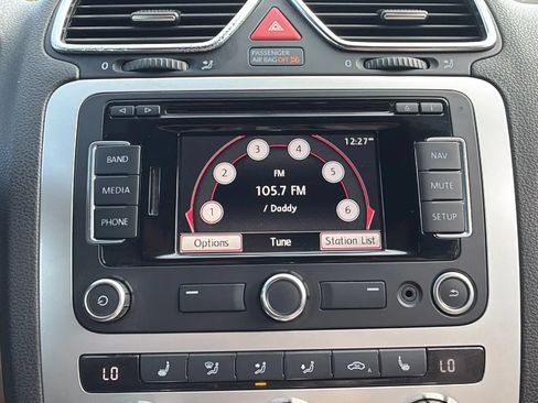 Used 2014 Volkswagen Eos Komfort FWD image 23