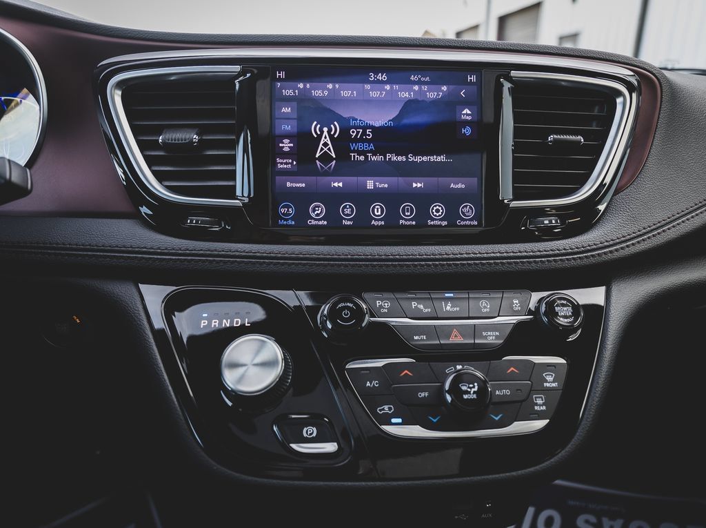 Used 2020 Chrysler Pacifica Limited FWD image 4