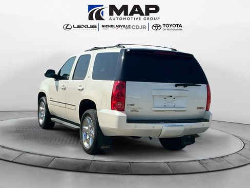 Used 2011 GMC Yukon SLT w/ SLT-2 Equipment Package AWD/4WD image 3