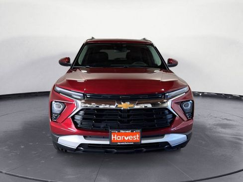 Used 2025 Chevrolet TrailBlazer LT w/ Convenience Package AWD/4WD image 2