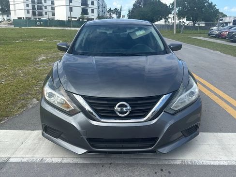 Used 2017 Nissan Altima 2.5 S w/ Power Driver Seat Package FWD image 2