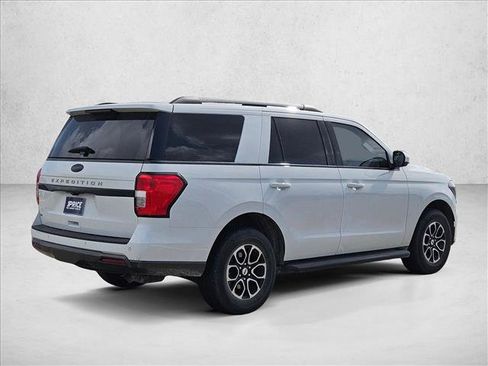 Used 2023 Ford Expedition XLT RWD image 4