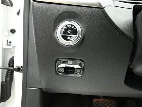 Used 2025 Mercedes-Benz C 300 4MATIC Sedan image 17