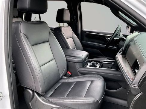 Used 2025 Chevrolet Tahoe LT AWD/4WD image 29