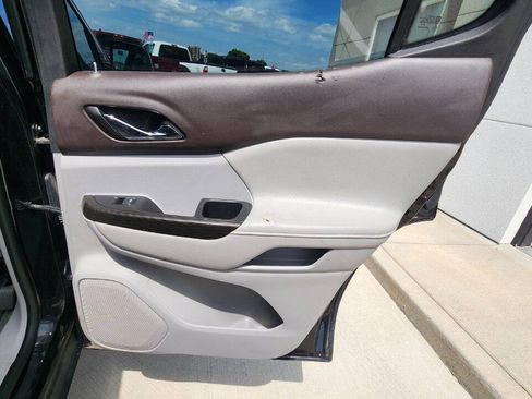 Used 2017 GMC Acadia SLT FWD image 19