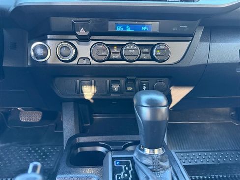 Used 2023 Toyota Tacoma TRD Off-Road image 11