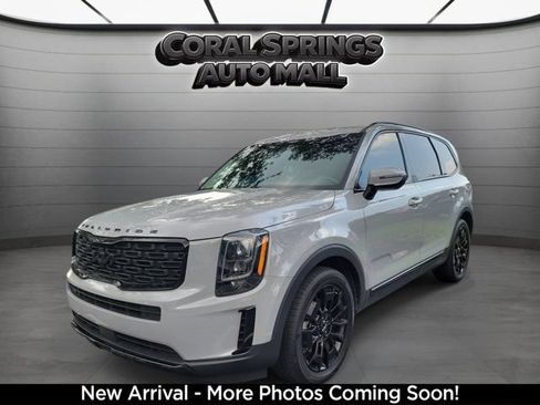 Certified 2022 Kia Telluride EX w/ EX Premium Package AWD/4WD image 4