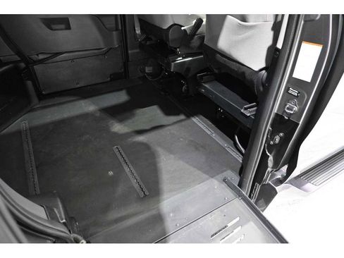 Used 2023 Toyota Sienna LE FWD image 19