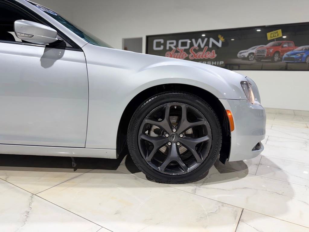 Used 2023 Chrysler 300 S RWD image 5