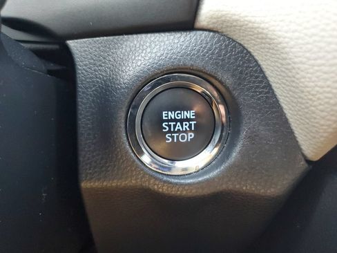 Used 2022 Toyota RAV4 XLE FWD image 25