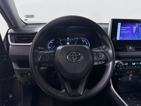 Used 2025 Toyota RAV4 XLE AWD/4WD image 12