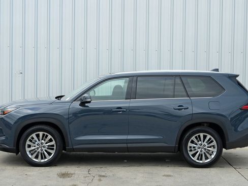 Used 2024 Toyota Grand Highlander Platinum image 9
