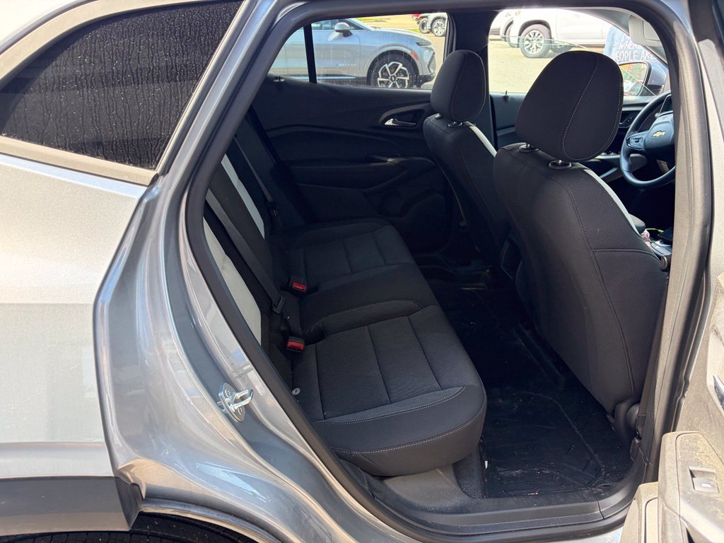 Used 2024 Chevrolet Trax LS w/ LS Convenience Package FWD image 10