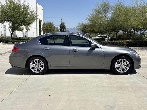 Used 2011 INFINITI G37 Journey w/ Premium Pkg RWD image 2