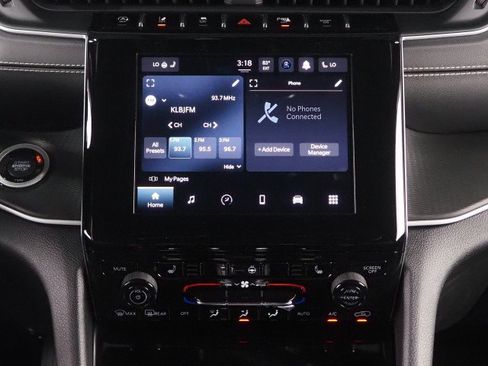 Used 2025 Jeep Grand Cherokee Altitude RWD image 24