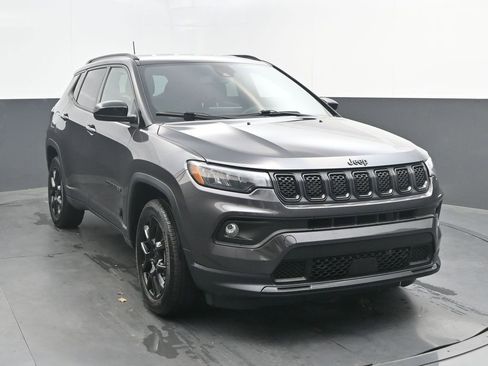Used 2023 Jeep Compass Latitude AWD/4WD image 1