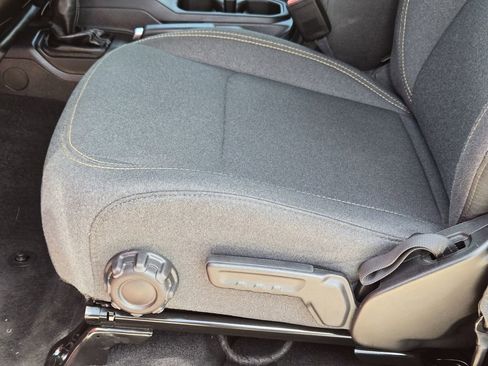 Used 2025 Jeep Wrangler Unlimited Sahara w/ Safety Group AWD/4WD image 26