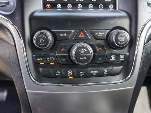 Used 2021 Jeep Grand Cherokee Laredo RWD image 16