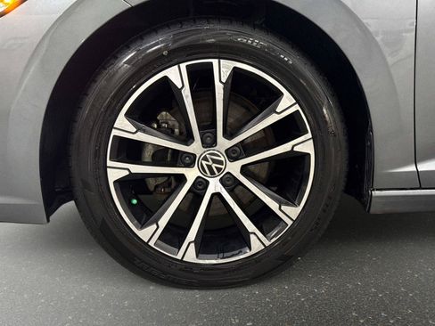 Used 2024 Volkswagen Jetta Sport image 9