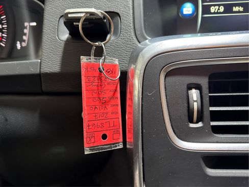 Used 2017 Volvo S60 T5 Dynamic image 23