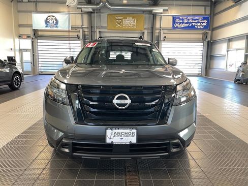 Used 2023 Nissan Pathfinder SV AWD/4WD image 2