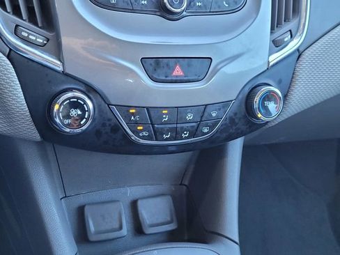 Used 2017 Chevrolet Cruze LT FWD image 11