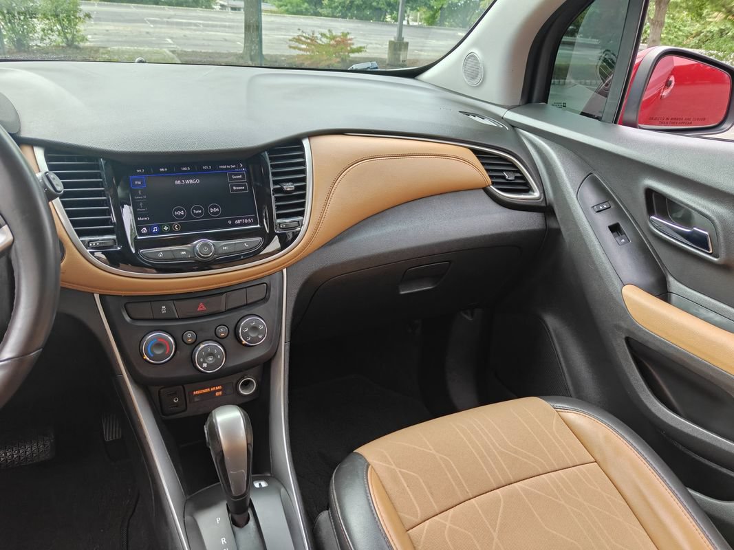 Used 2020 Chevrolet Trax LT w/ LT Convenience Package AWD/4WD image 18
