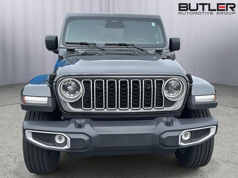 Used 2025 Jeep Wrangler Sahara image 7