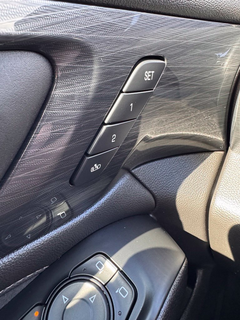 Used 2023 Chevrolet Traverse High Country AWD/4WD image 28