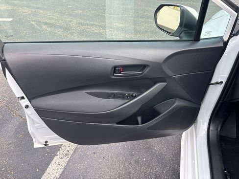 Used 2025 Toyota Corolla LE FWD image 9