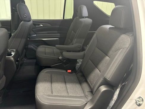 Used 2025 Chevrolet Traverse LT w/ Driver Confidence Package FWD image 11