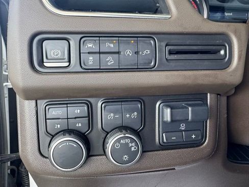 Used 2021 Chevrolet Tahoe Z71 w/ Z71 Signature Package AWD/4WD image 17