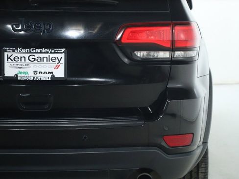 Used 2019 Jeep Grand Cherokee Laredo image 47