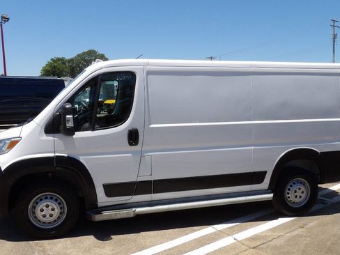 Used 2025 RAM ProMaster 2500 w/ U-Haul Equipment Group FWD image 4