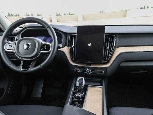 Used 2026 Volvo XC60 B5 Plus w/ Climate Package PRO AWD/4WD image 25