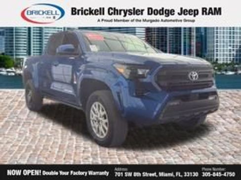 Used 2025 Toyota Tacoma SR5 AWD/4WD image 10