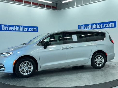 Used 2026 Chrysler Pacifica Select FWD image 7
